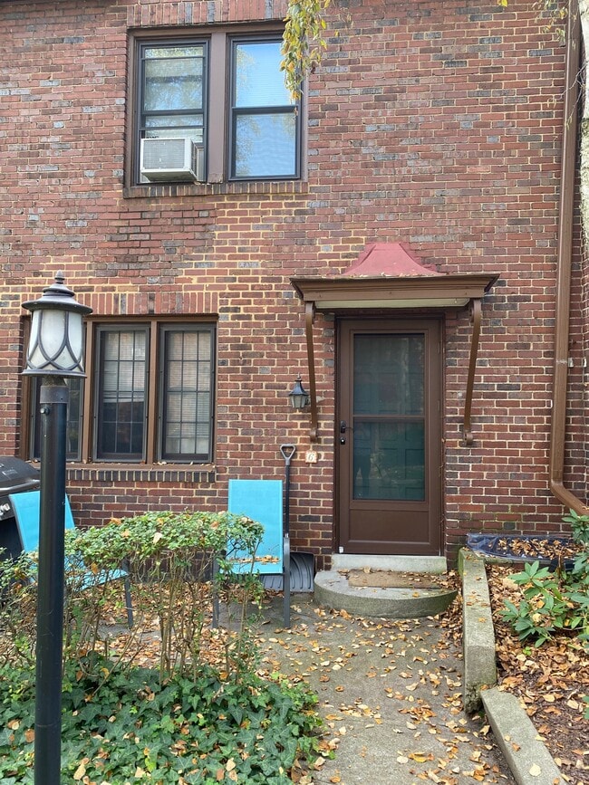 Building Photo - 575 S Negley Ave