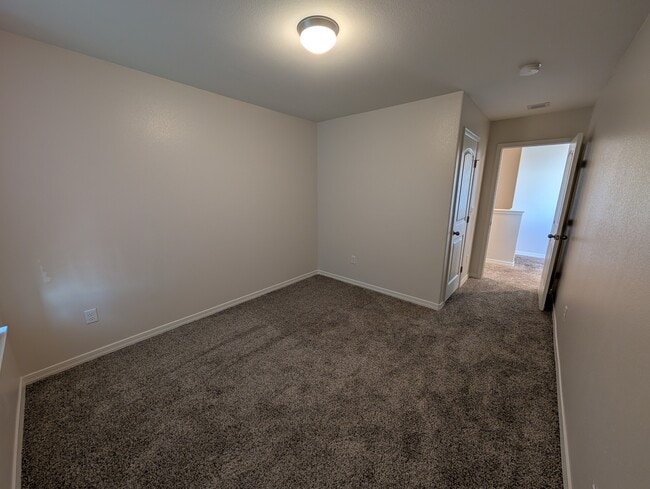 Building Photo - 517 La Entrada Cir