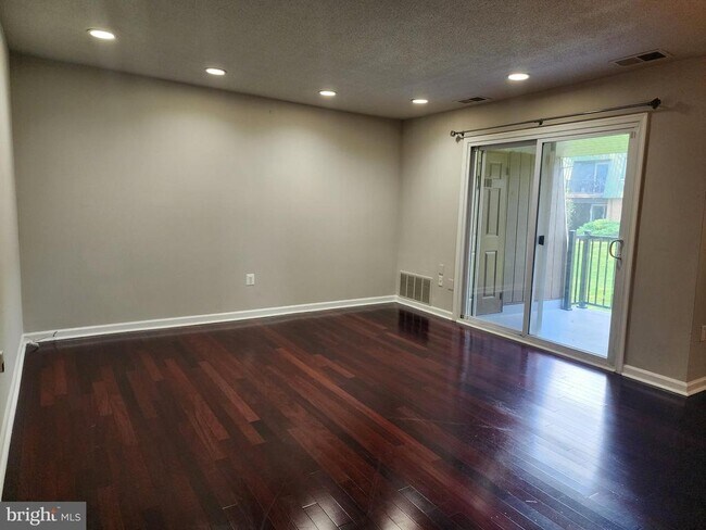 Building Photo - 132 Meadowview Ln