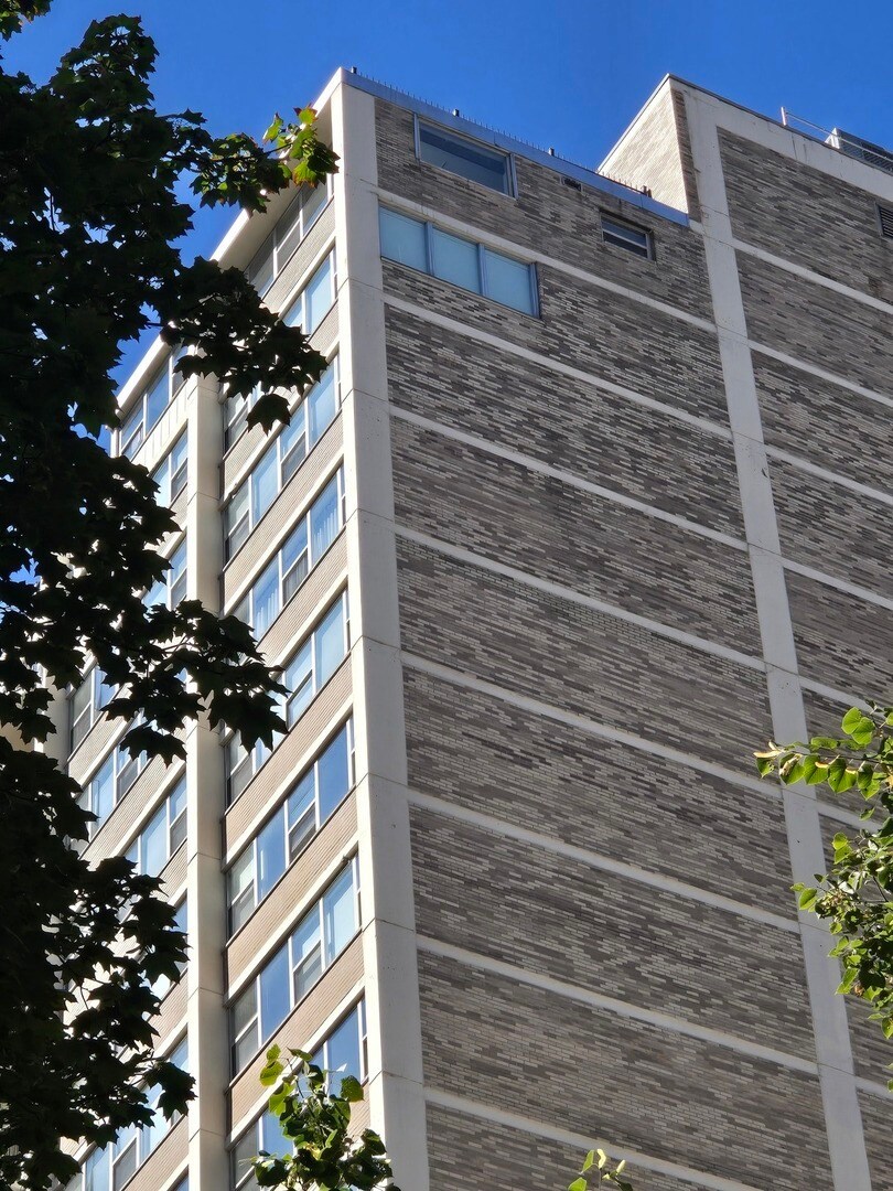 Building Photo - 40 E Cedar St