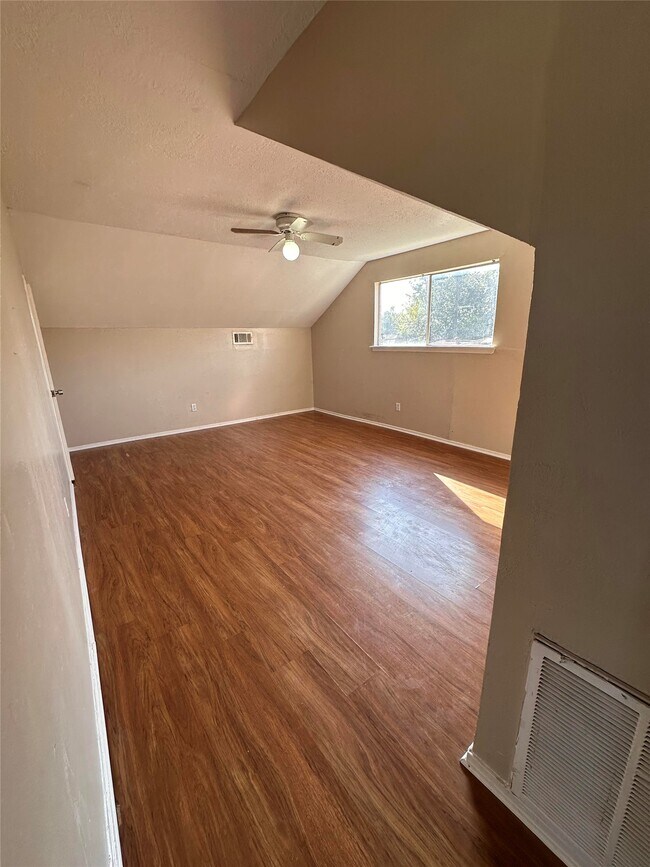 Building Photo - 17210 Woodburn Dr
