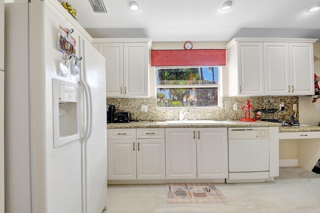 Building Photo - 9798 Casa Mar Dr