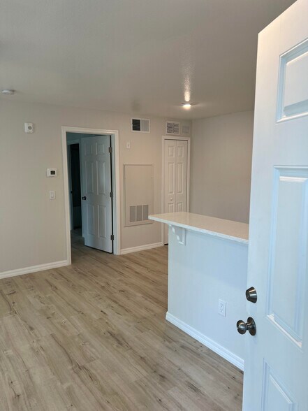 Building Photo - 2592 Grassy Point Dr