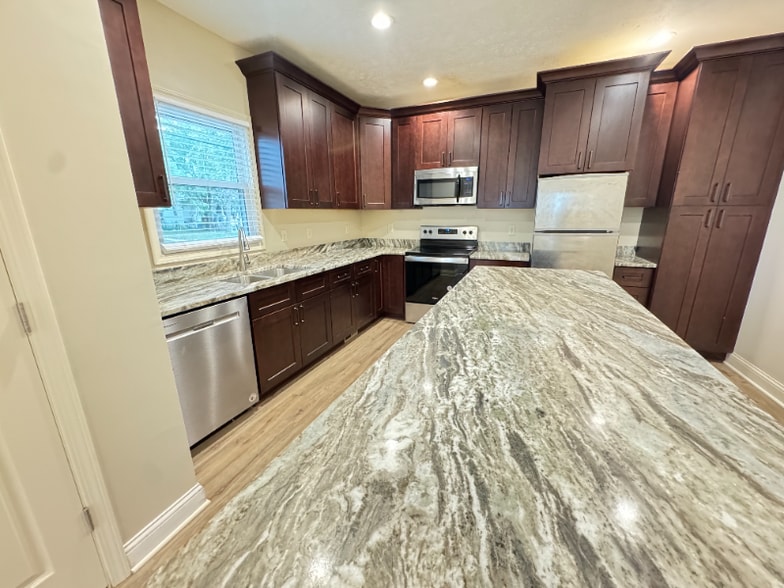 Building Photo - 2500 R St