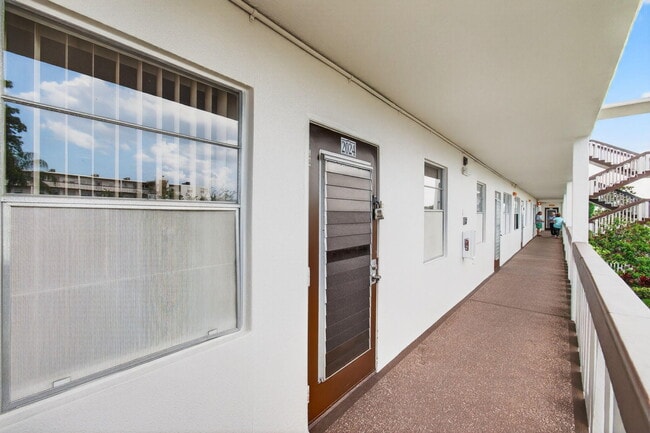 Building Photo - 2024 Hythe B