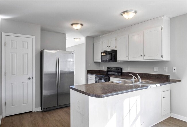 Building Photo - NEWLY RENOVATED 4 BEDROOM HOME IN ASHBROOK