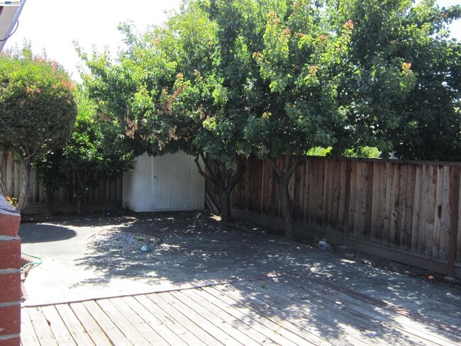 Building Photo - 32215 Glenbrook St