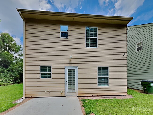 Building Photo - 1032 Wedgewood Ct NE