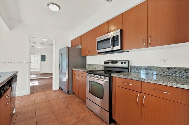 Building Photo - 15831 Palmetto Club Dr