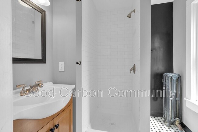 Building Photo - 618 Elmwood Ave
