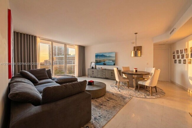 Building Photo - 901 Brickell Key Blvd