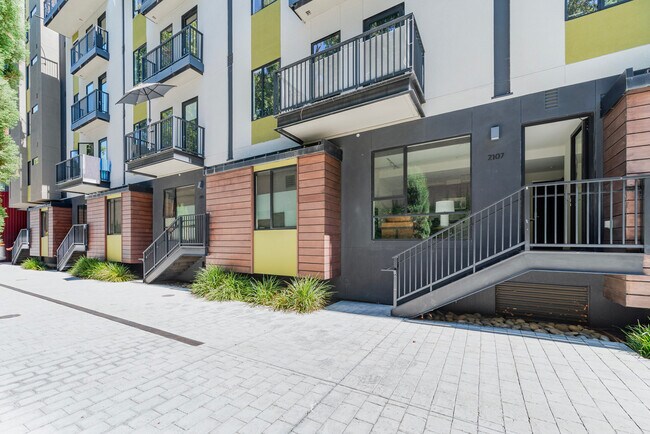 Building Photo - 388 Santana Row