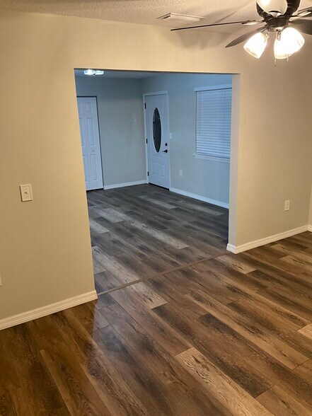 Building Photo - 512 Quail Ln