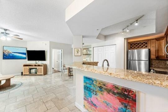 Building Photo - 720 S Sapodilla Ave