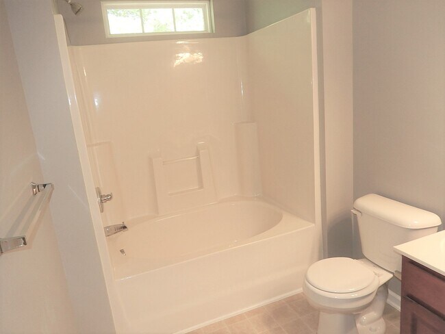 Building Photo - 210 Tallula Ln