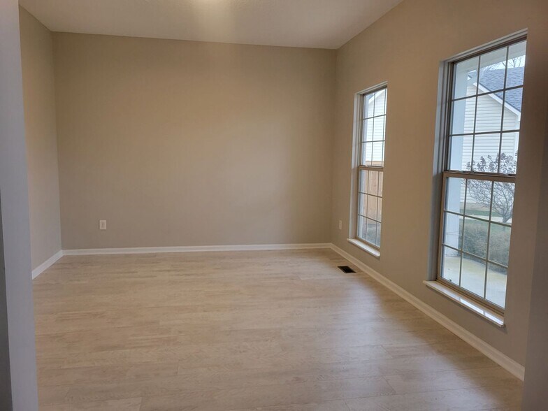 Building Photo - 8162 Chateau Ln