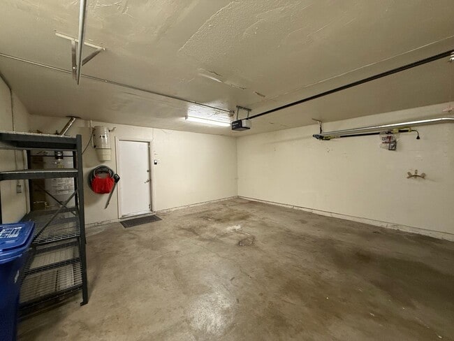 Building Photo - Single story 3 bedroom with attached Garage!