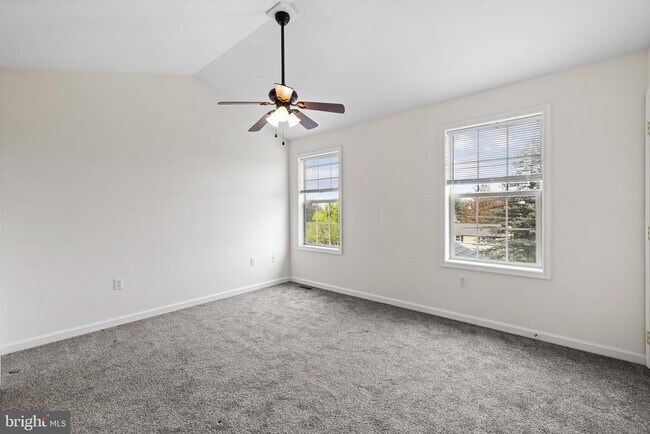 Building Photo - 22 Shady Tree Ct