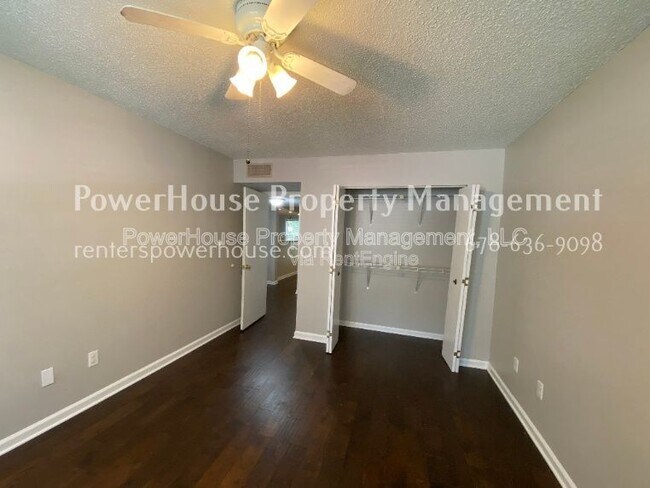 Building Photo - 5043 Brookside Ct