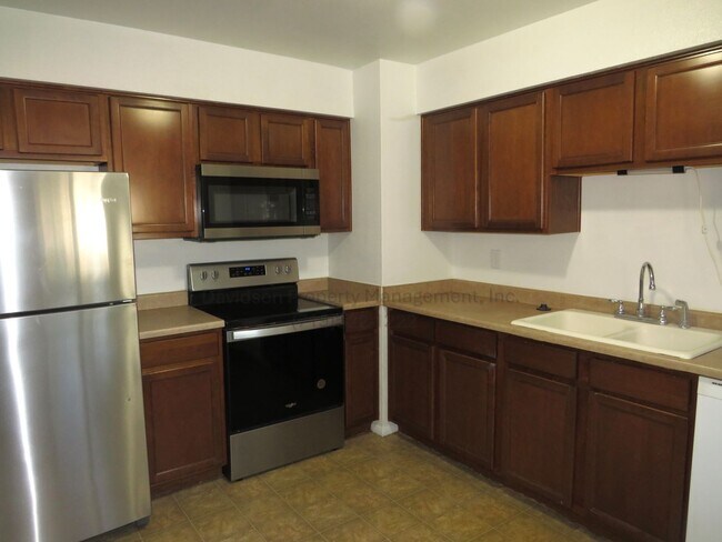 Building Photo - Charming 5 Bedroom House in Central Colora...