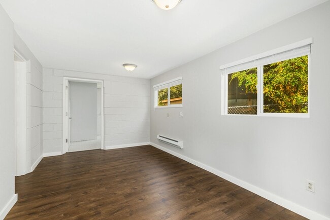 Building Photo - Quaint 2 Bedroom in Beacon Hill