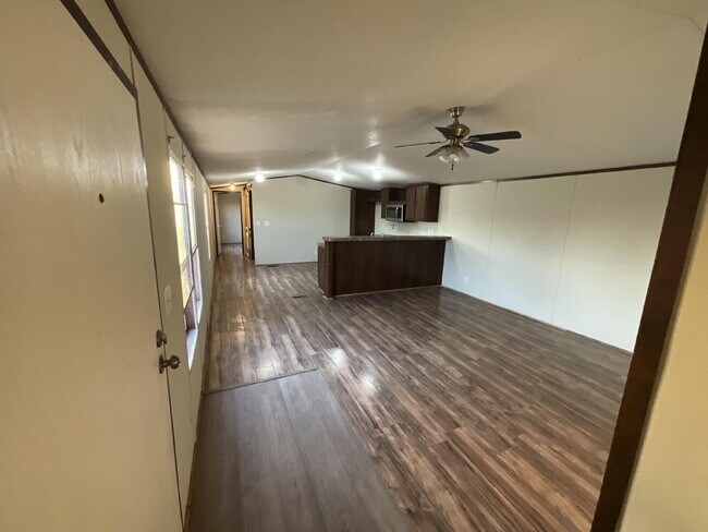 Building Photo - Charming 3-Bed, 2-Bath Retreat: Spacious 1216 Sq Ft Mobile Home in Peaceful Brazoria, TX!