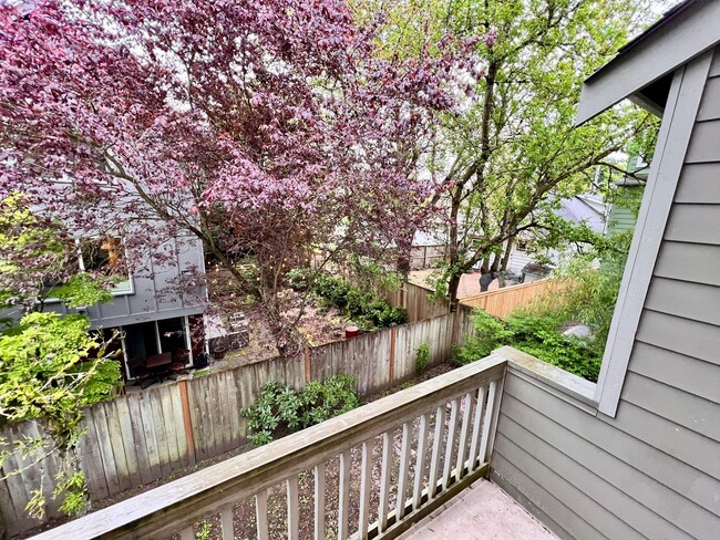 Building Photo - Spacious Greenwood townhouse - Available now!
