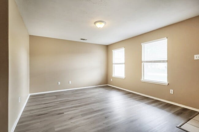 Building Photo - 21211 Linden House Ct