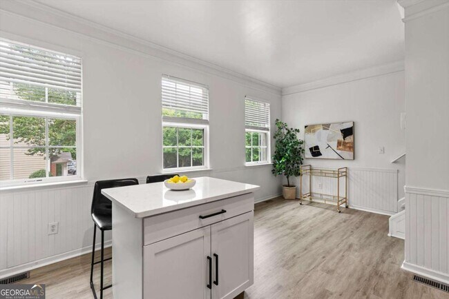 Building Photo - 6720 Stoneleigh Way