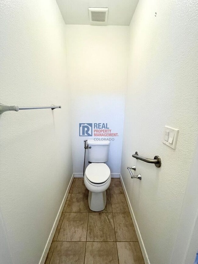 Building Photo - 10831 Fossil Dust Dr