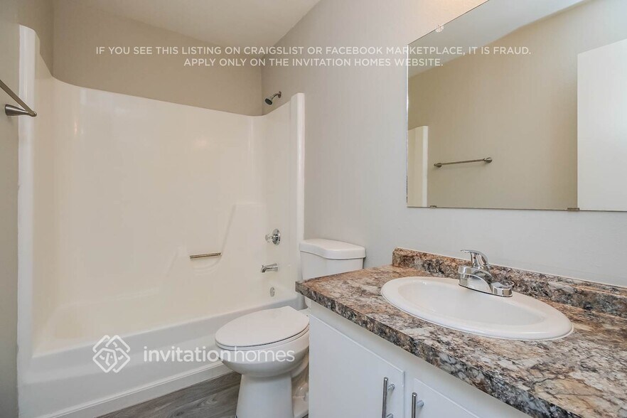 Building Photo - 6744 S Lakeshore Dr