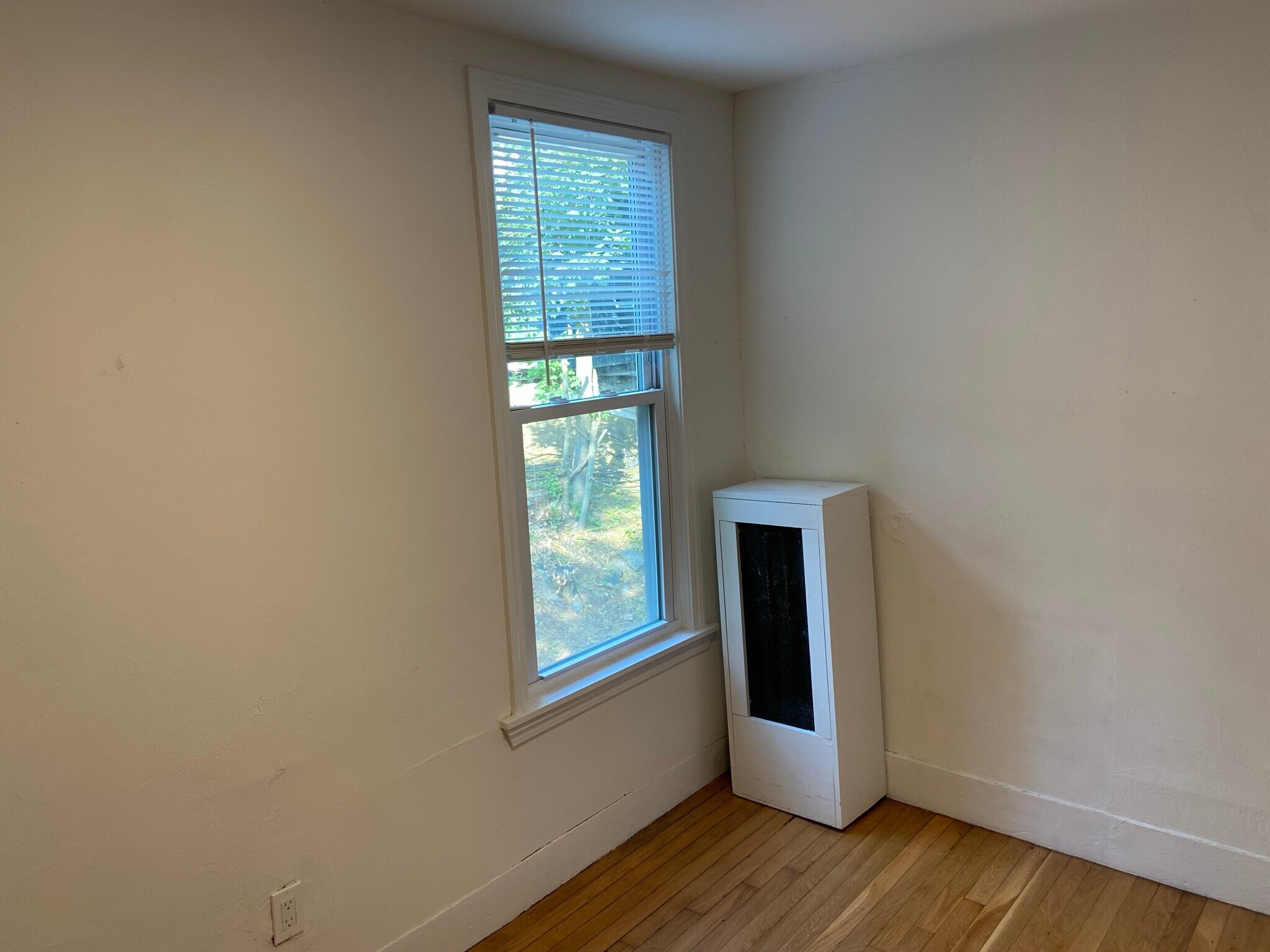 Building Photo - 38 Newton St