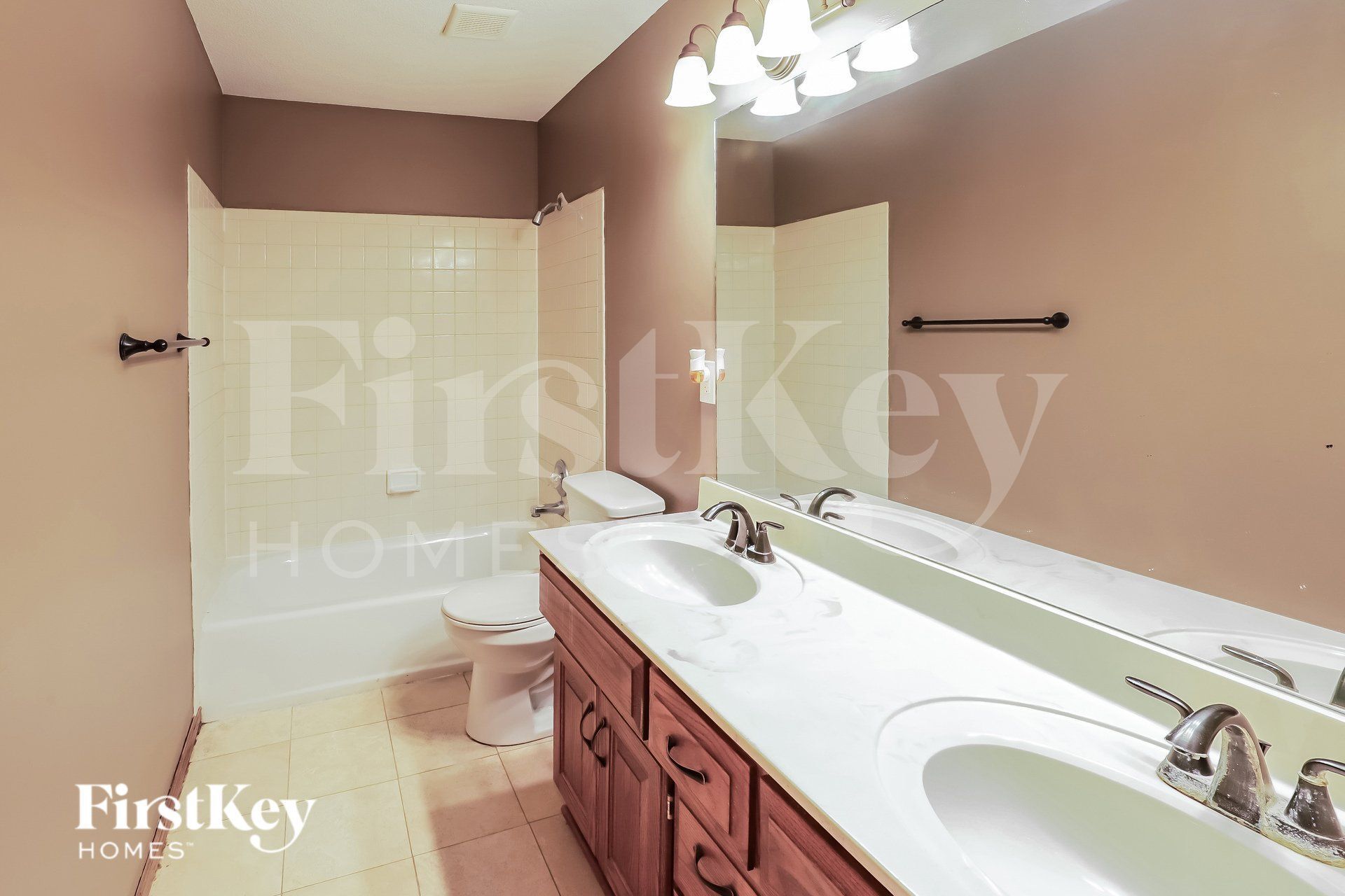 Building Photo - 1824 SW Pinecreek Ct