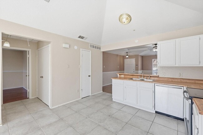 Building Photo - Half of Duplex Ready for New Tenants- 2 Bed, 2 Bath- North Richland Hills- Birdville ISD- 76180