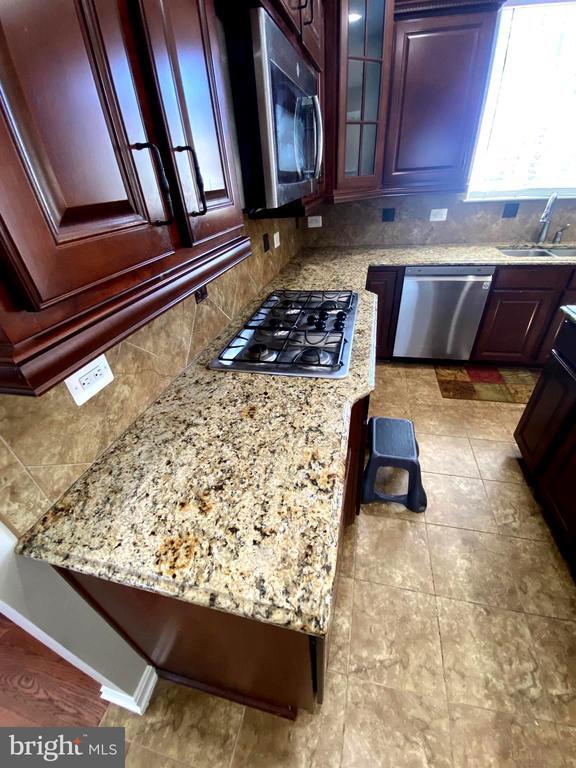 Building Photo - 2716 Lake Forest Dr