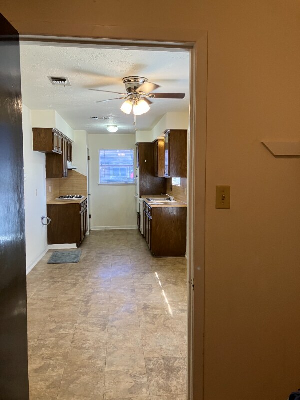 Building Photo - 1422 Wildgrove Dr
