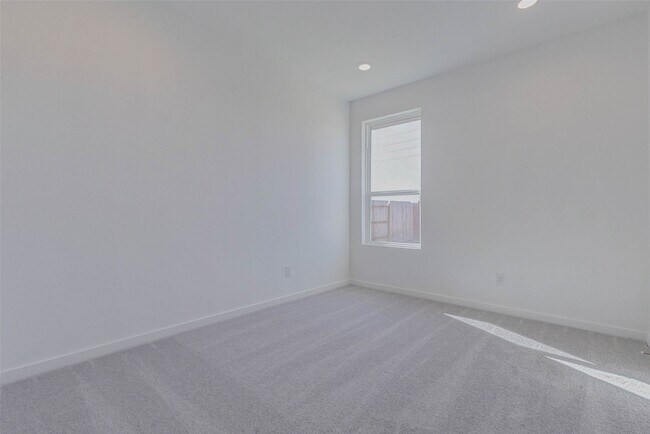 Building Photo - 5819 Majestic Sky Dr