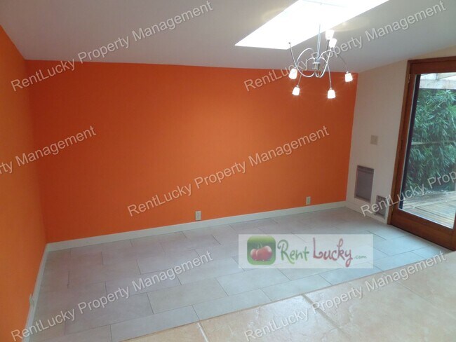 Building Photo - RARE FIND! Adorable 3-Bedroom Mid-Century Home in Great Des Moines Location!!