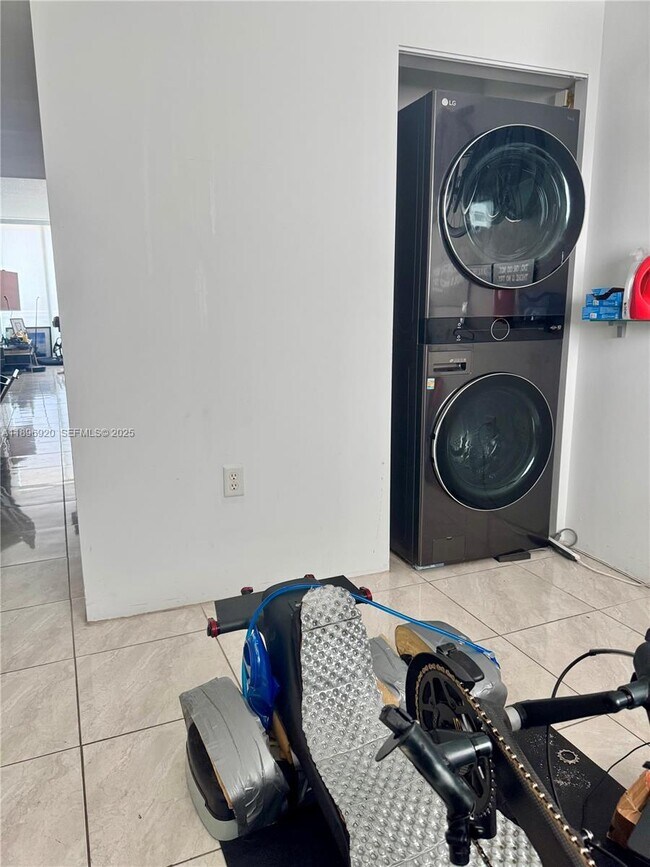 Building Photo - 6580 Indian Creek Dr