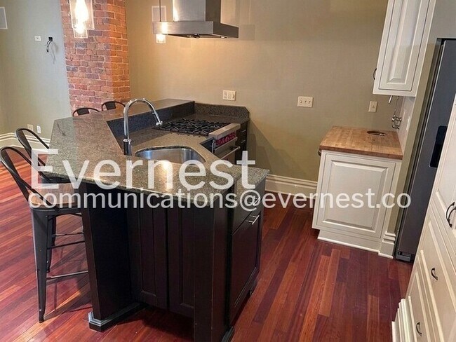 Building Photo - 112 Hanford St