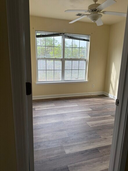 Building Photo - 834 Indianola Ct