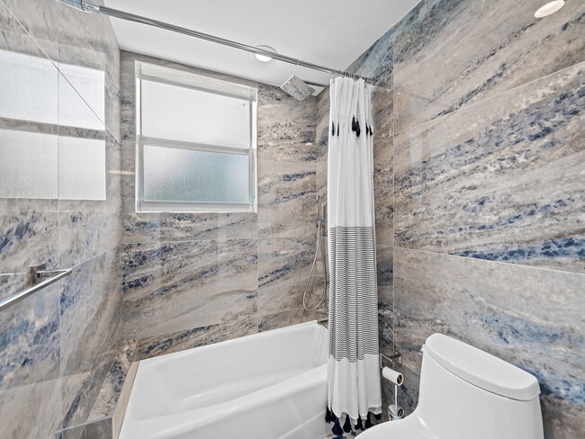 Building Photo - 1050 Seminole Dr