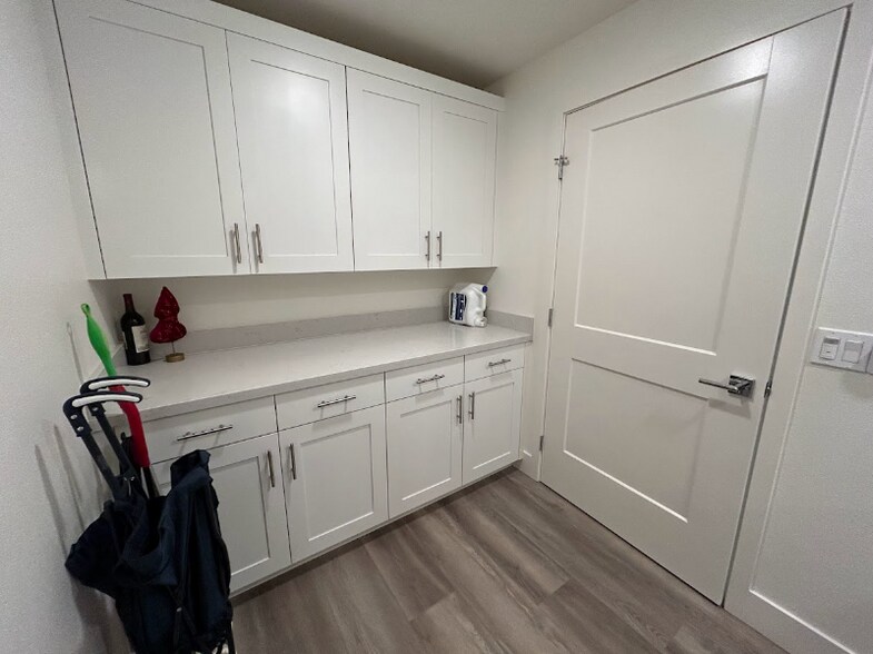 Building Photo - 3578 Rambla Pl