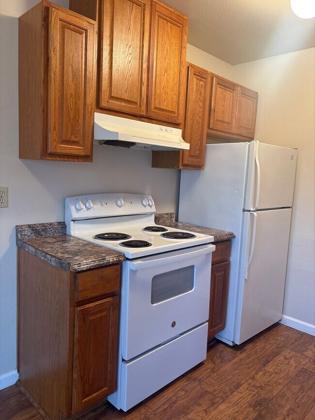 Building Photo - 2 Bedroom 1 Bath Apartment