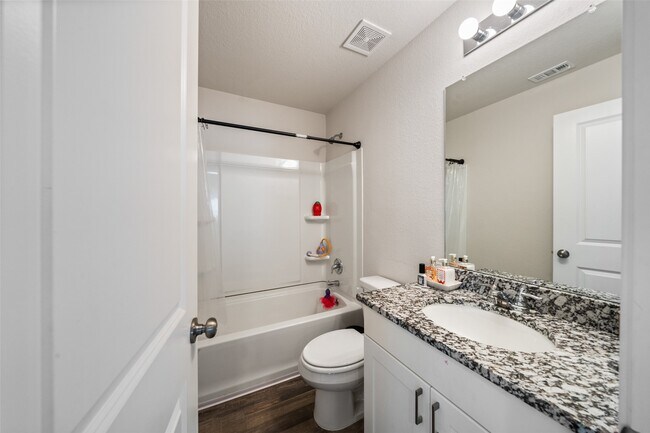 Building Photo - 2224 Cedar Vly Dr