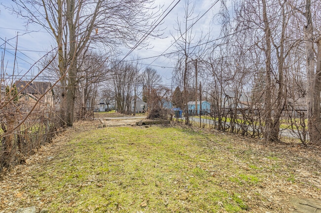 Building Photo - 383 Champlain St