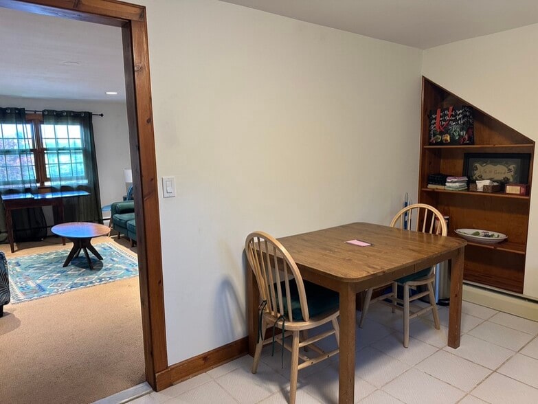 Building Photo - 74 Gainsborg Ave E