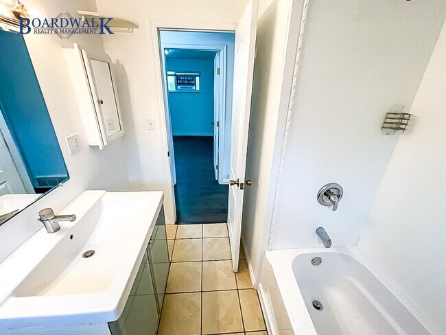 Building Photo - Charming Brick Rambler