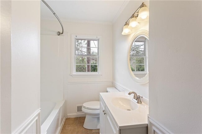 Building Photo - 3623 Lee St SE