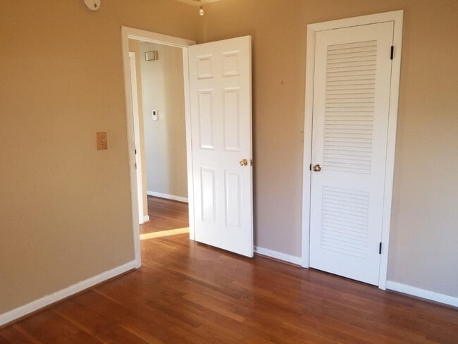 Building Photo - 2137 Oleander Dr